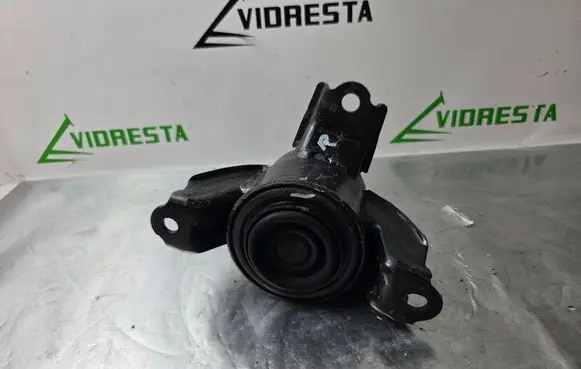 Engine mount bracket