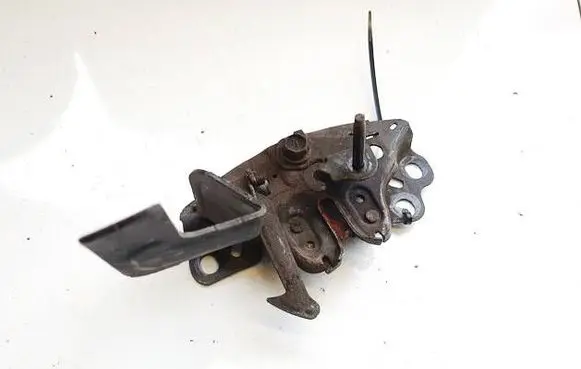 Engine bonnet/hood lock/catch
