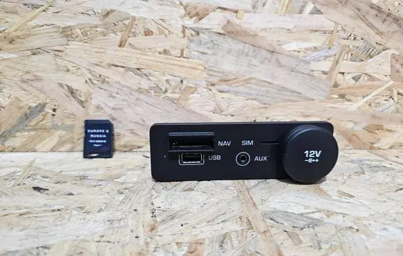 Jaguar XF X260 USB socket connector FK72-10E898-AE jx63-19c166-ea