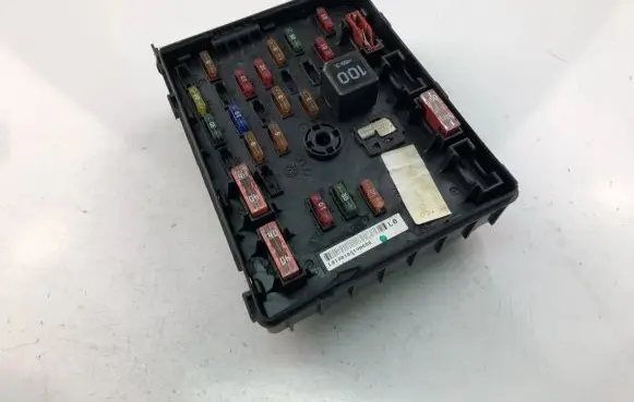 Volkswagen PASSAT B6 Fuse box set 1K0937125C