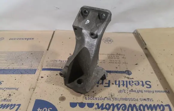 Audi A4 S4 B7 8E 8H Gearbox mounting bracket 8E0399114H