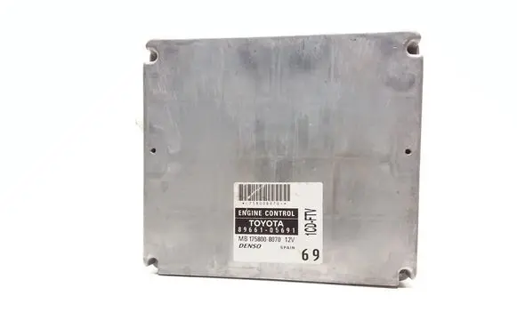 Toyota Avensis T250 Engine control unit/module 8966105691 MB1758008070