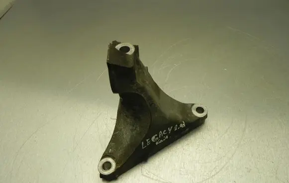 Subaru Legacy Engine mounting bracket VD9870