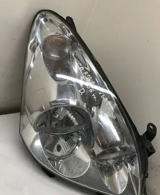Toyota Corolla Verso AR10 Headlight/headlamp