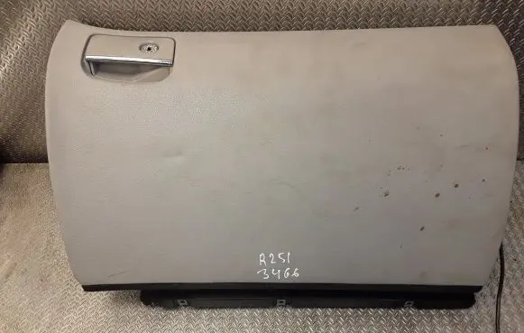 Mercedes-Benz R W251 Glove box