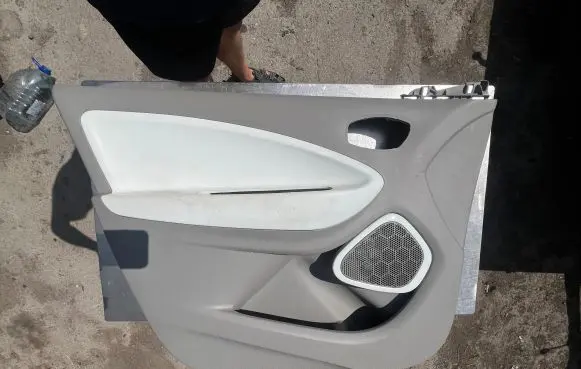 Renault Zoe Front door card panel trim 809019655R 6834G01 02373131