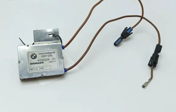 BMW Z4 E85 E86 Aerial antenna amplifier 4030026 24658710 403002601