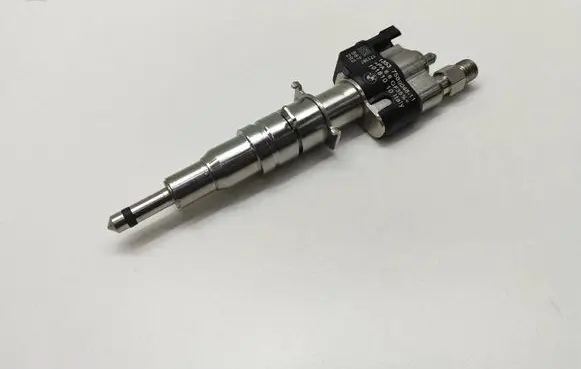 BMW 5 E60 E61 Fuel injector 7589048 758904811 1353758904811