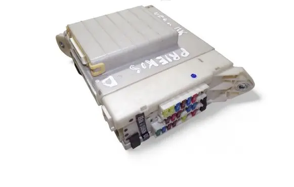 Lexus IS 220D-250-350 Fuse module 8273053020