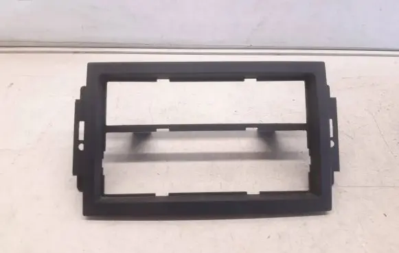 Chrysler 300 - 300C Radio/GPS head unit trim 