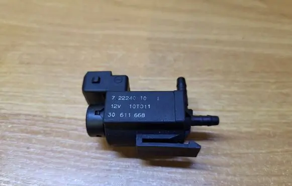 Volvo XC90 Turbo solenoid valve 30611668 10T011 72224010