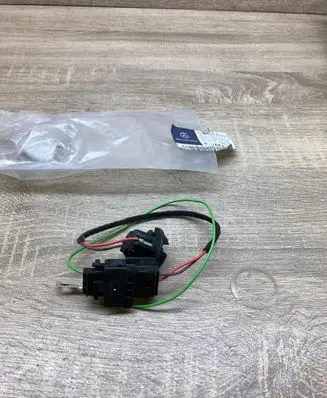 Mercedes-Benz ML W164 Tail light bulb cover holder A1648260007