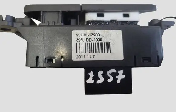 Hyundai i40 Seat heating switch 937303Z200