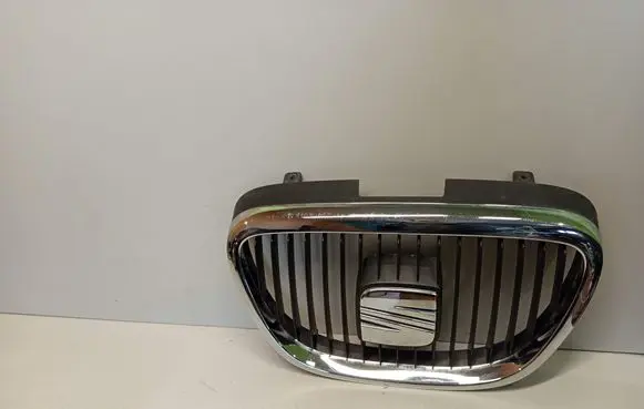 Seat Altea Front bumper upper radiator grill 5P0853654 5P0853679