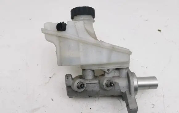 Master brake cylinder