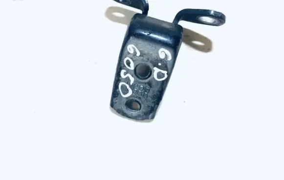 Honda CR-V Rear door lower hinge