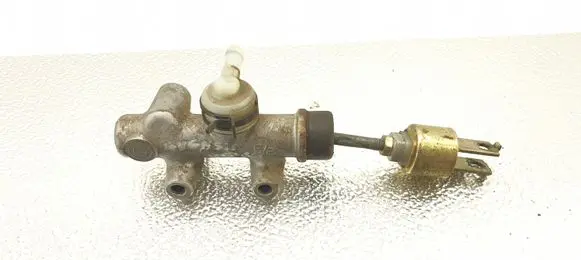 Toyota Avensis Verso Clutch master cylinder