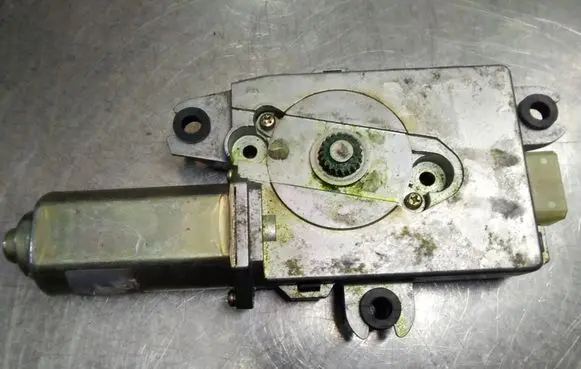 Nissan X-Trail T30 Sunroof motor/actuator 