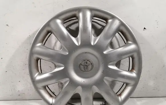 Toyota Avensis T220 R15 wheel hub/cap/trim 4260205050