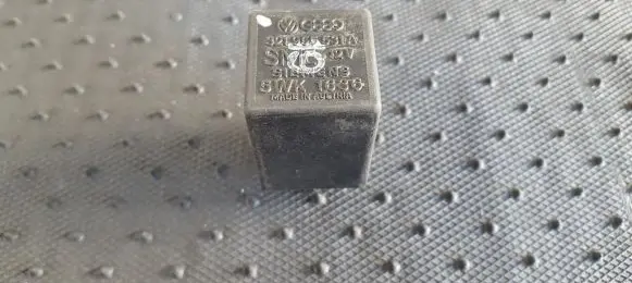 Volkswagen Jetta I Other relay 321955531A 5WK1636