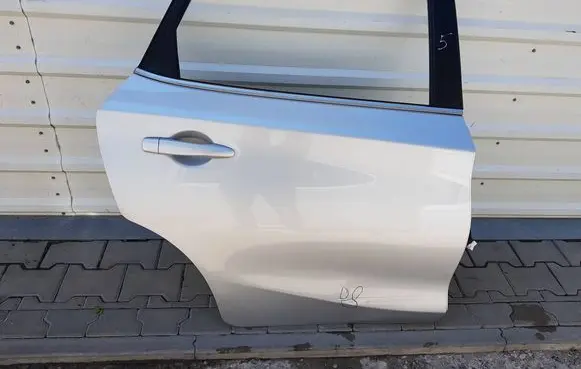 Nissan Pulsar Rear door