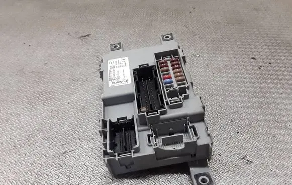 Ford Ka Fuse module 116RI000679 28279484