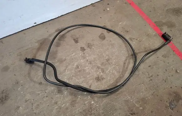 Engine coolant pipe/hose
