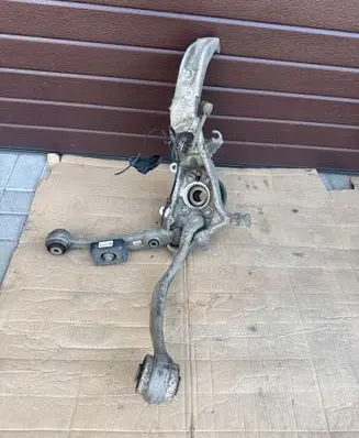 BMW X7 G07 Front wheel hub spindle knuckle 6876655 22877110