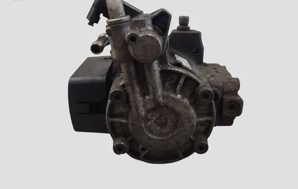 Volkswagen Golf VI Fuel injection high pressure pump 03L130755E