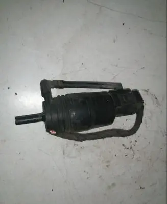 BMW 5 E39 Windscreen/windshield washer pump 67128377612