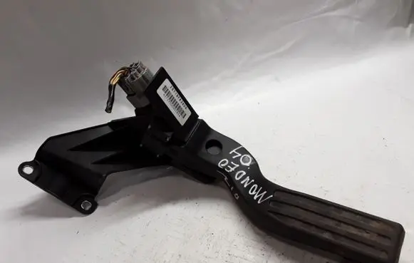 Ford Mondeo Mk III Accelerator throttle pedal 2S719F836DA
