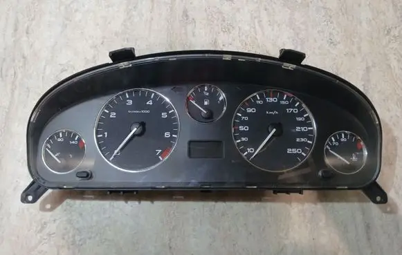 Peugeot 406 Speedometer (instrument cluster) 87001370