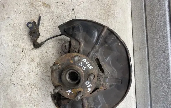 Toyota Avensis T250 Front wheel hub