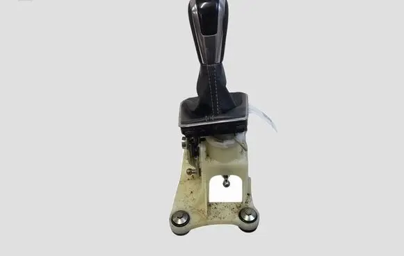 Volvo V40 Gear shifter/selector 31367579
