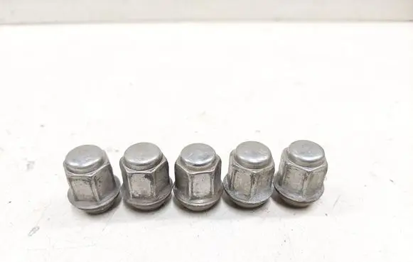 Chrysler PT Cruiser Nuts/bolts 