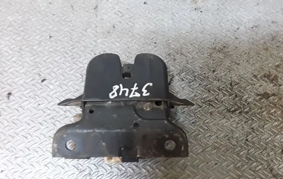 Audi A4 S4 B5 8D Tailgate/trunk/boot lock/catch/latch 8D9827520A