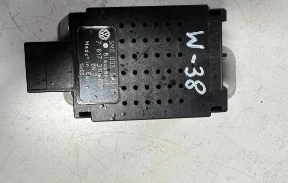 Volkswagen Golf Plus Aerial antenna amplifier 5M0035570B 7617310031