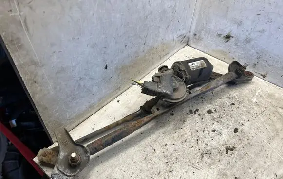 Hyundai Sonata Front wiper linkage 981103K000