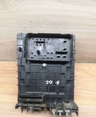 Audi A3 S3 8P Fuse module 1K0937125 017183071