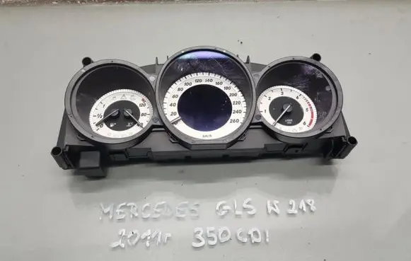 Mercedes-Benz CLS C218 X218 Speedometer (instrument cluster) A2189006601