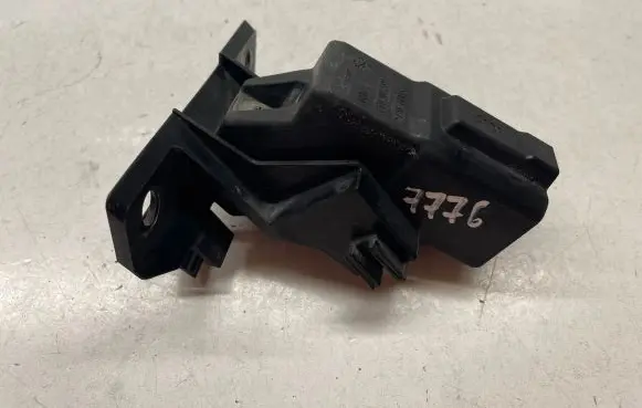 Glow plug pre-heat relay