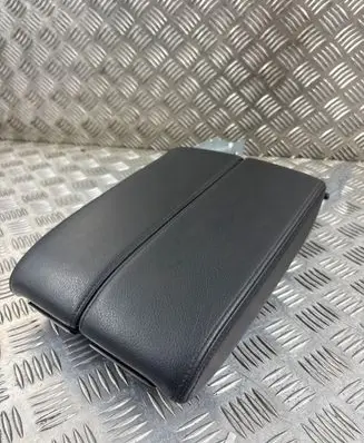 Volkswagen Touareg II Armrest 7P6864207B