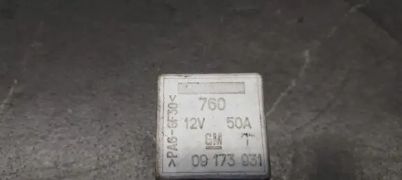 Opel Omega B1 Fuel pump relay 09173931