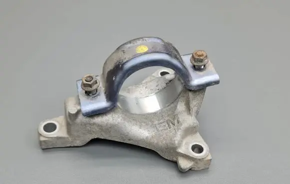 Mazda 3 III Driveshaft support bearing bracket 