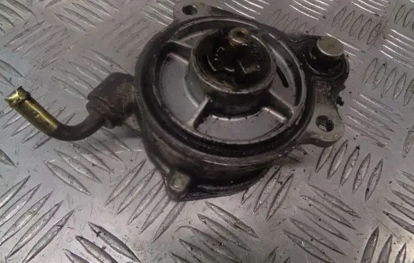 Toyota Yaris Vacuum pump