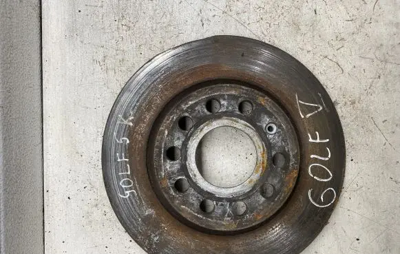 Volkswagen Golf VI Front brake disc