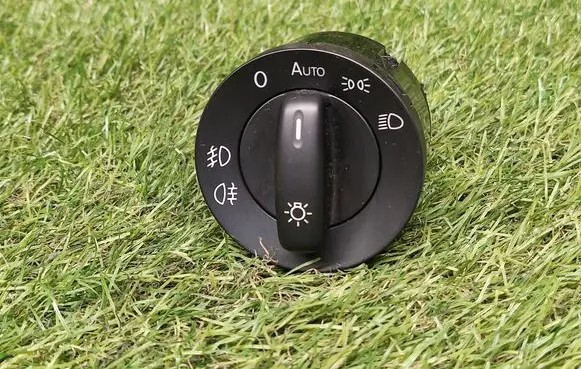 Volkswagen Tiguan Light switch 1K0941431BM
