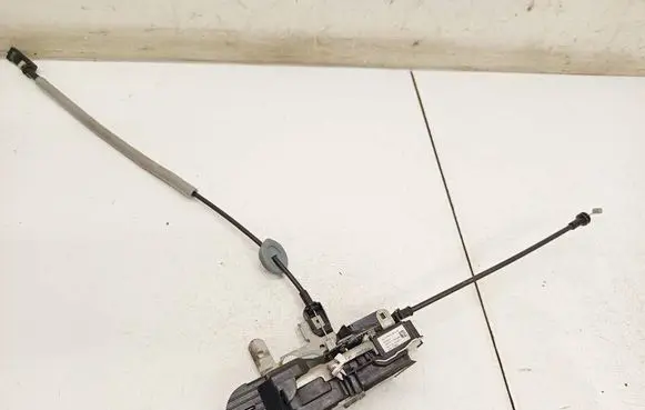 Volvo V40 Front door lock 31440391 933379111