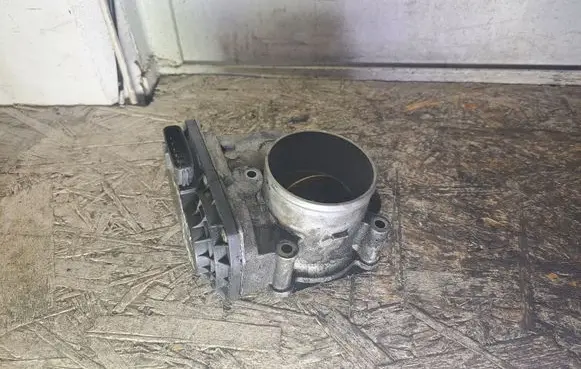 Subaru Outback Throttle valve 16112AA260 5M200052 00111