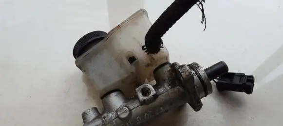 Mazda 626 Master brake cylinder